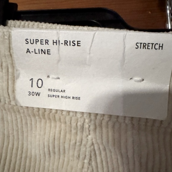 NEW American Eagle Corduroy Mini Skirt Size 10 Front Zip w/Pockets Cream/Ivory - Picture 3 of 3